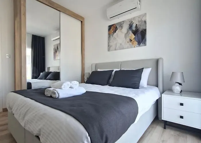 Modern & Cozy 1br * Szotíra